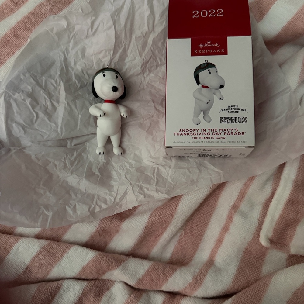 2022 Peanuts Gang Snoopy in the Macy's Thanksgiving Day